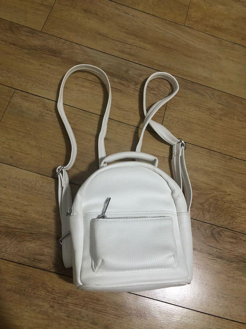 Mini best sale backpack bershka