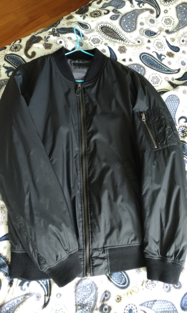 Black Uniqlo Bomber Jacket XL, Men's Fashion, Coats, Jackets and ...