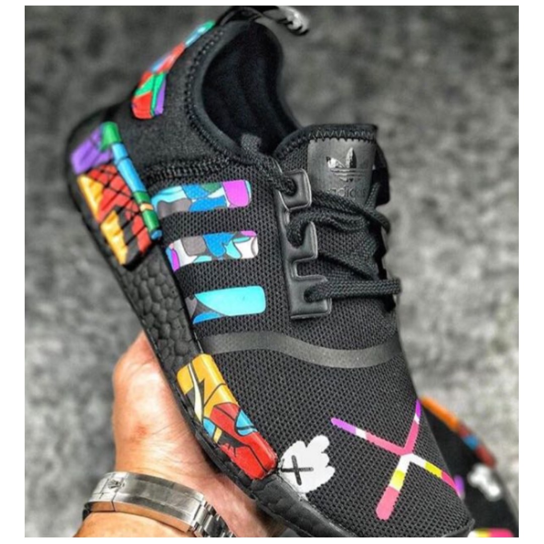 Seminario Convención melocotón KAWS X NMD R1 Adidas Limited Edition, Sports Equipment, Sports & Games,  Racket & Ball Sports on Carousell