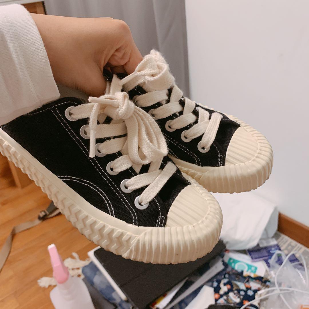 canvas shoes under 200