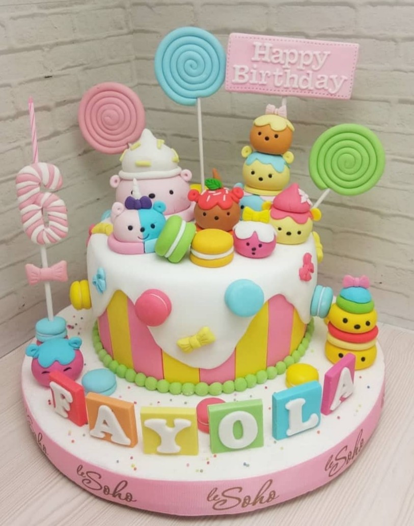 Noms cake deals