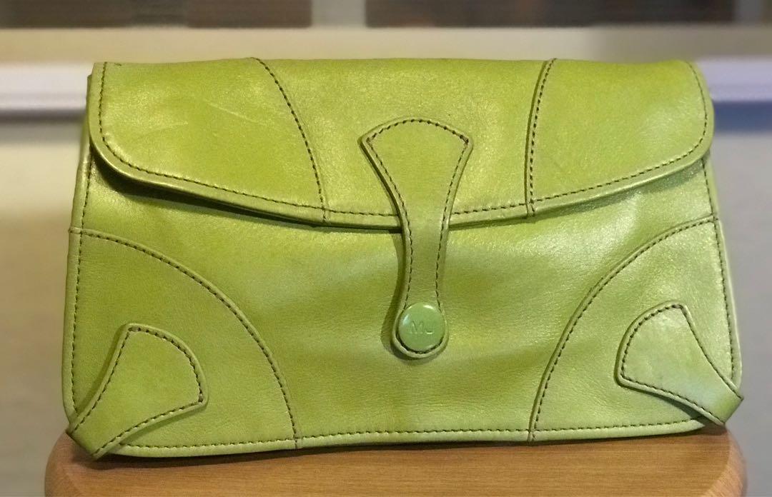 Orig Vintage MARC JACOBS Clutch Bag (Category: Luxury Bags & Wallets) located in Quezon City. Submitted by kikayonabudget (Listing ID 237986605, Image 1). Description: Original Vintage Marc Jacobs Clutch Bag in very good conditon..