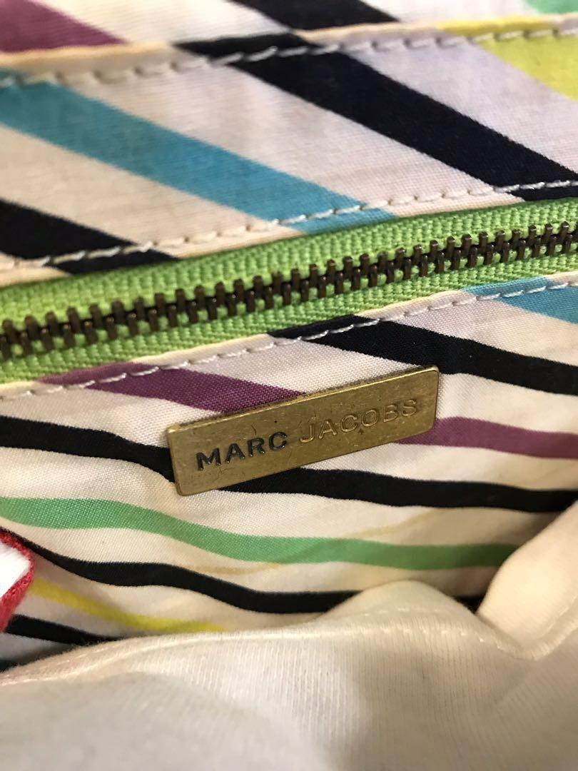 Orig Vintage MARC JACOBS Clutch Bag (Category: Luxury Bags & Wallets) located in Quezon City. Submitted by kikayonabudget (Listing ID 237986605, Image 3). Description: Original Vintage Marc Jacobs Clutch Bag in very good conditon..