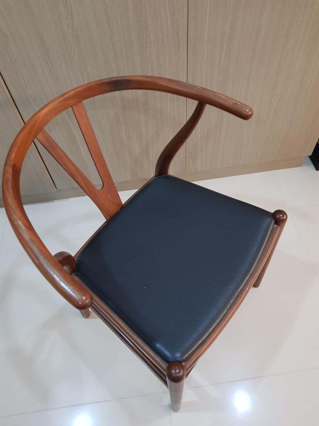 Solid Oak Dining Chairs (Category: Chairs) located in Singapore. Submitted by greenerbetter (Listing ID 238128697, Image 3). Description: Chairs x 4 at 35 each to sell to make room for new dining set Solid American oak chairs bought several years ago. Great condition Seated with Ikea chair pad (https://www.ikea.com/sg/en/p/justina-chair-pad-natural-10174995/) so leather seat is in excellent condition Wear and tear marks on armrest due to contact 