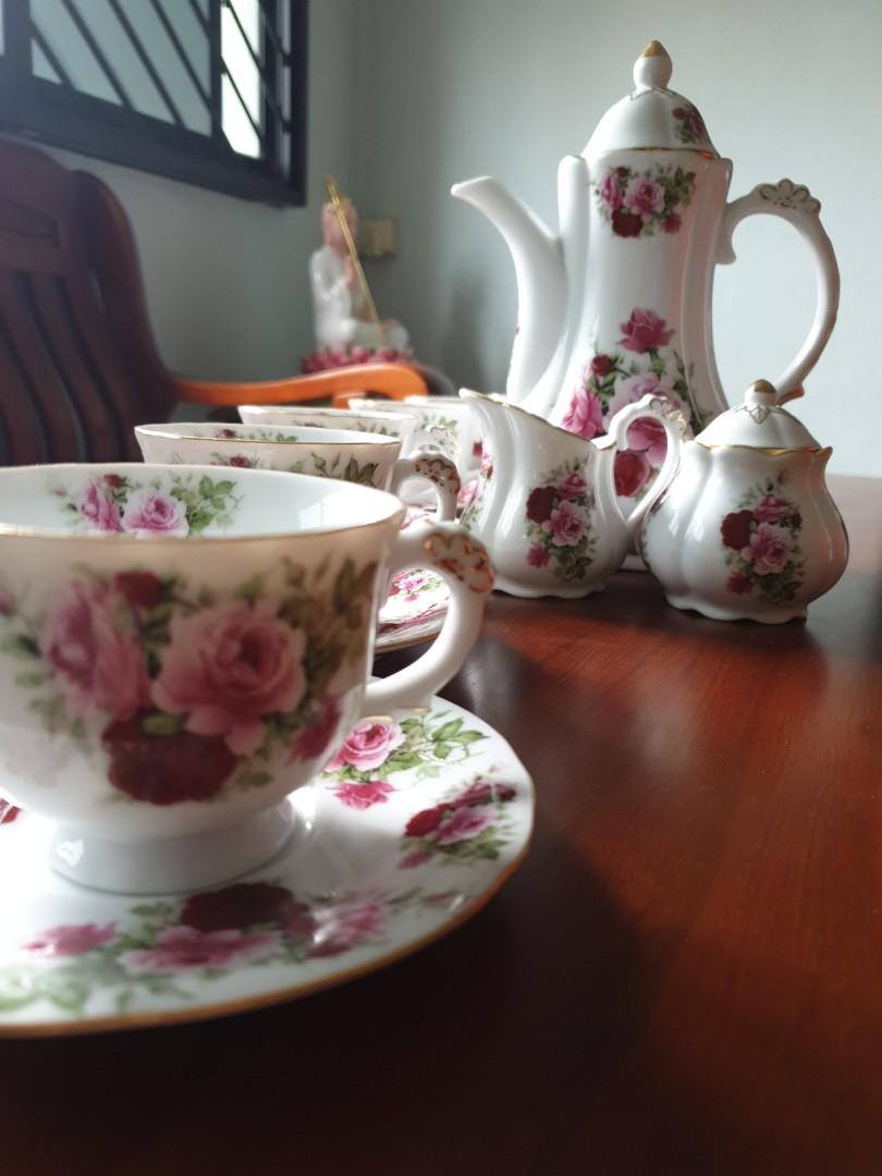 Tea Set (Category: Coffee & Tea Tableware) located in Singapore. Submitted by pawfectoooo (Listing ID 238046935, Image 1). Description: Came from Vantage and is completely new It is 11 years old and never used before. I still have the box ×6 tea cups ×6 saucers ×1 tea pot ×1 milk pot ×1 sugar bowl.