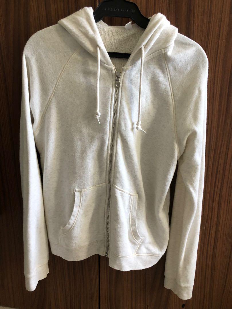 Uniqlo off white hoodie shop