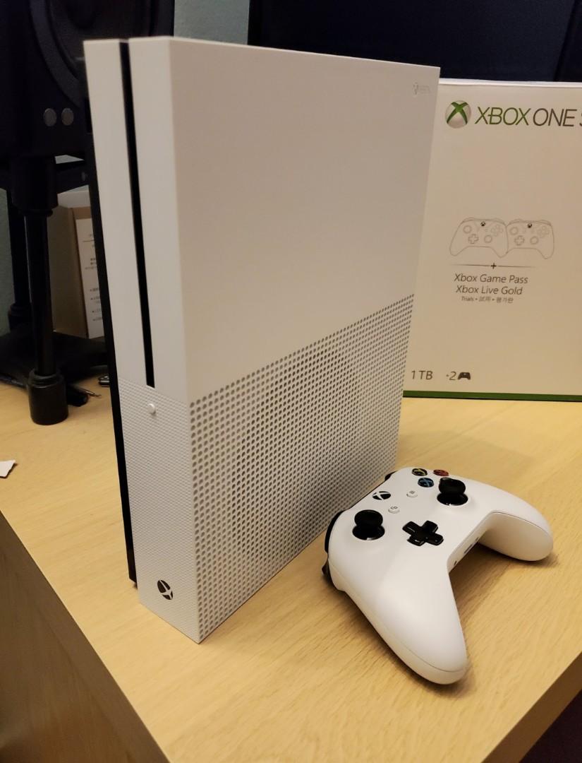 Xbox one s two controller bundle hotsell