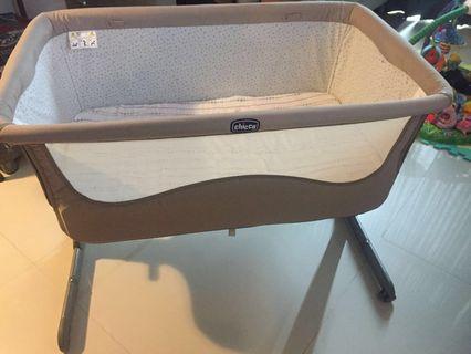 Chicco Next2Me Bedside Crib 