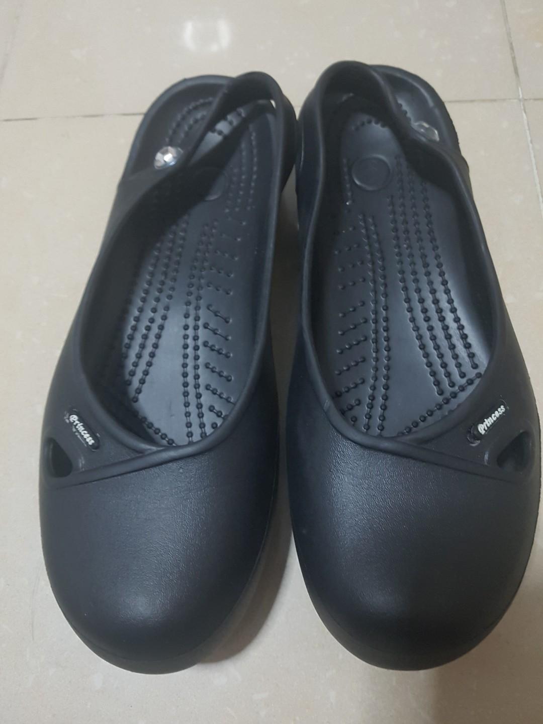 crocs that look like shoes