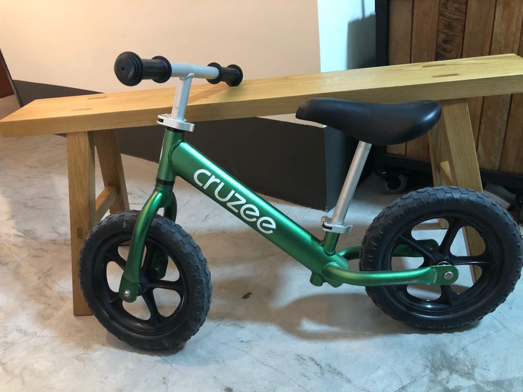 Cruzee balance bike green sales