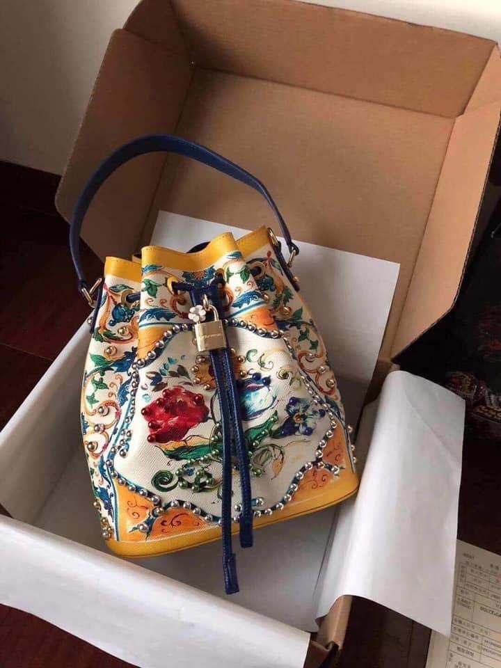d&g bucket bag