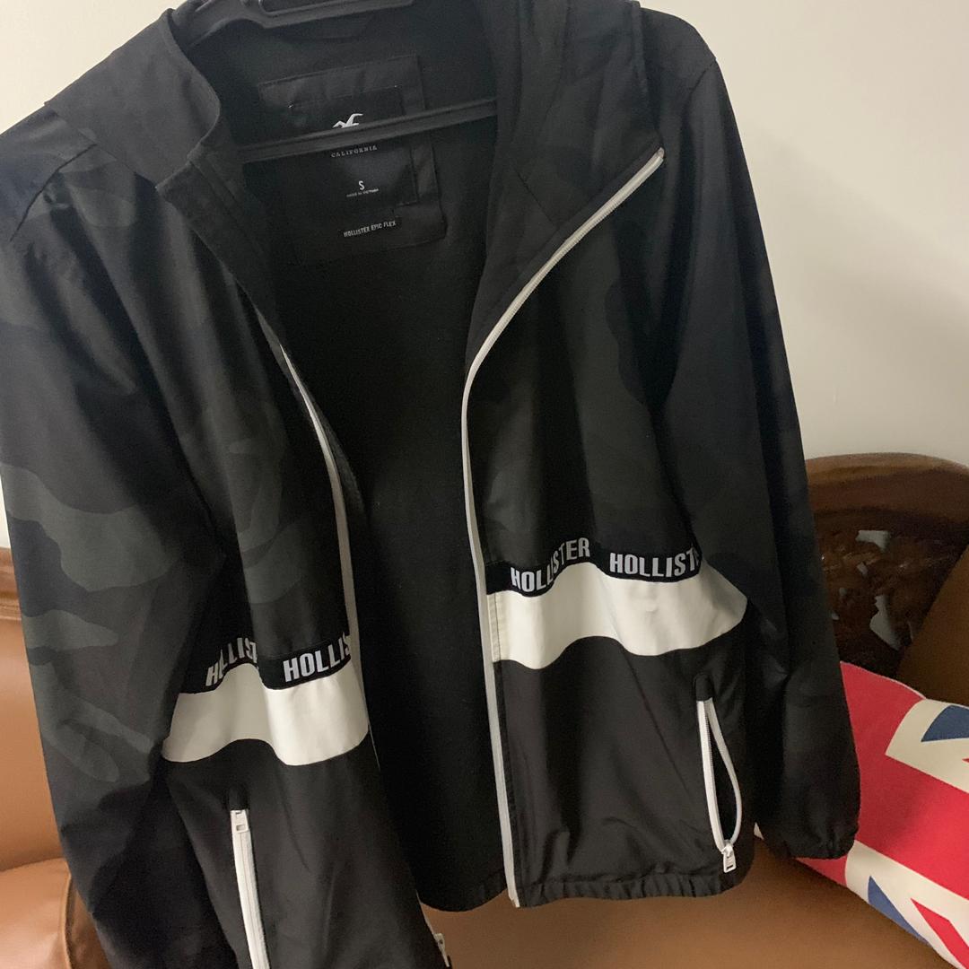 Hollister Windbreaker Jacket, Men's Fashion, Coats, Jackets and
