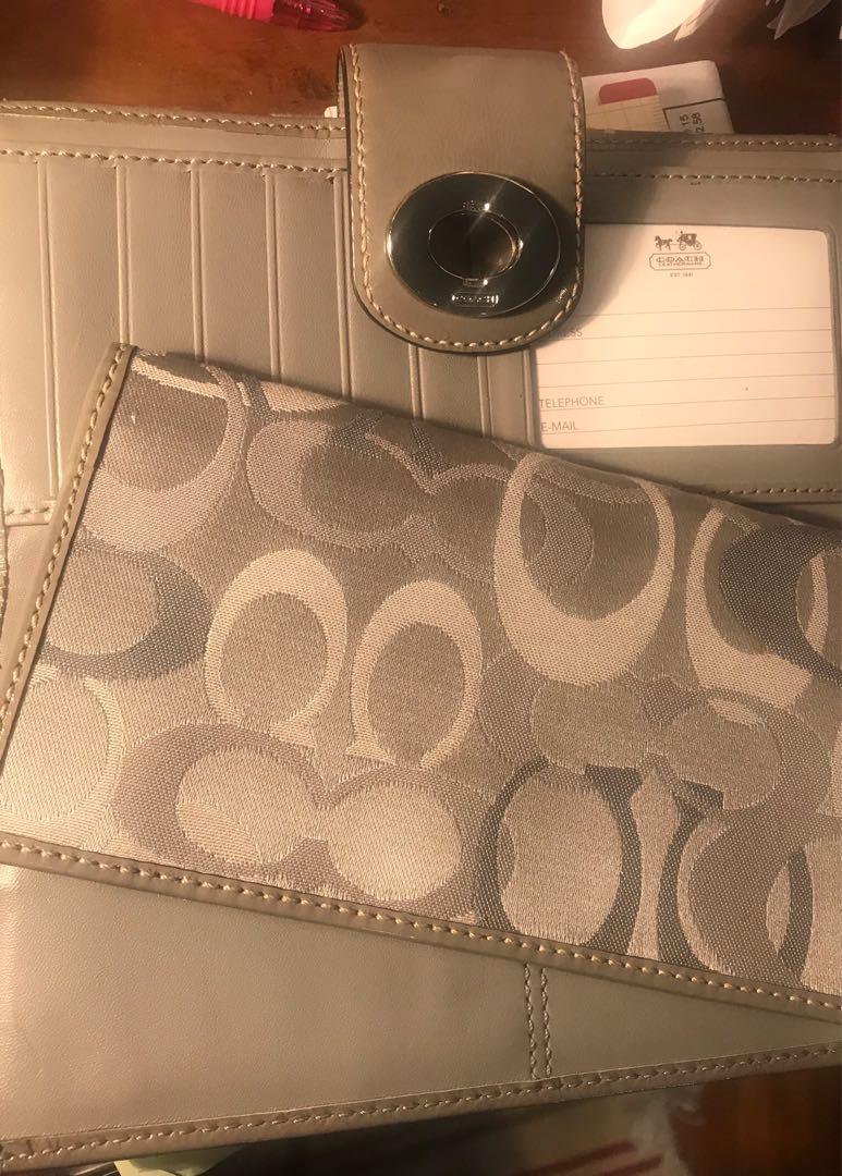Original Coach wallet with checkbook case (Category: Luxury Bags & Wallets) located in Paranaque City. Submitted by cha_ml (Listing ID 238177498, Image 3). Description: Oroginal Coach wallet with small stains.