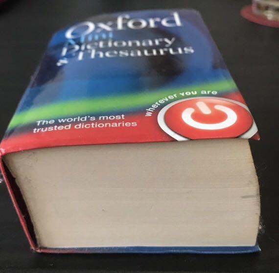 Oxford Mini Dictionary & Thesaurus, 興趣及遊戲, 書本 & 文具, 小說 & 故事書 Carousell