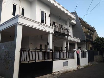Rumah Jakarta Barat 2 Lantai, cocok dijadikan tempat tinggal dan usaha kosan, dekat binus