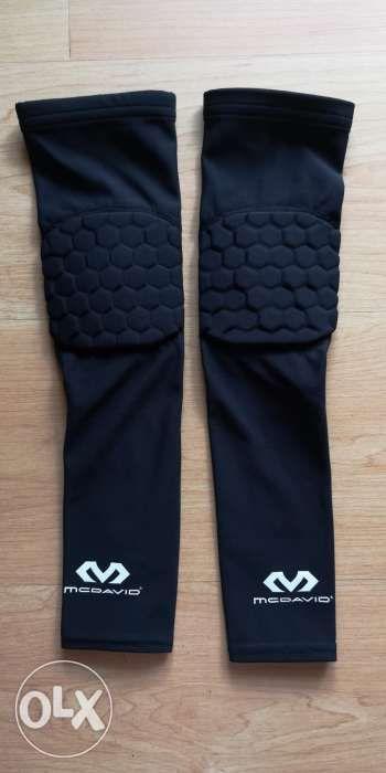 Mcdavid original armsleeve tights tankshirt (Category: Activewear) located in Las Pinas. Submitted by mikerc (Listing ID 238484638, Image 2). Description: MCDAVID (guaranteed all original) Elite hex shooter arm sleeve single P1,200 (small size) Hex Tuf 3/4 length tights P2,000 (small size) Hex Tank Shirt/3-pad P2,500 (small size) All items are new and never been used Meetups in Sm Southmall or Alabang Town Center.