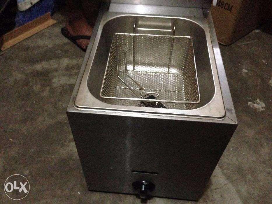 Churros Machine with Fryer Bnew (Category: Bakeware) located in Manila. Submitted by bizinaboxph (Listing ID 238493738, Image 3). Description: For Sale: Brand New Churros Machine with Fryer. Other items: Juicers, Dispensers, Popcorn, Cotton Candy, Takoyaki, Shawarma, Warmers, Ice Makers, Mixers, Ice Shavers, Chicken Rotisseries,Ovens, Japanese Cake, Soft Ice Cream, Slush Machines, Fried Ice Cream Machines, Warmers, Fryers, Griddles, bakery Machin