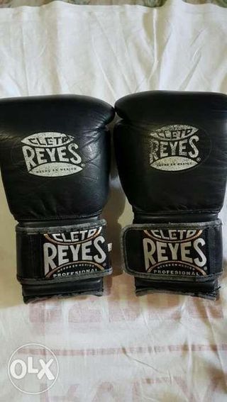 Cleto Reyes 14oz extra foam boxing gloves