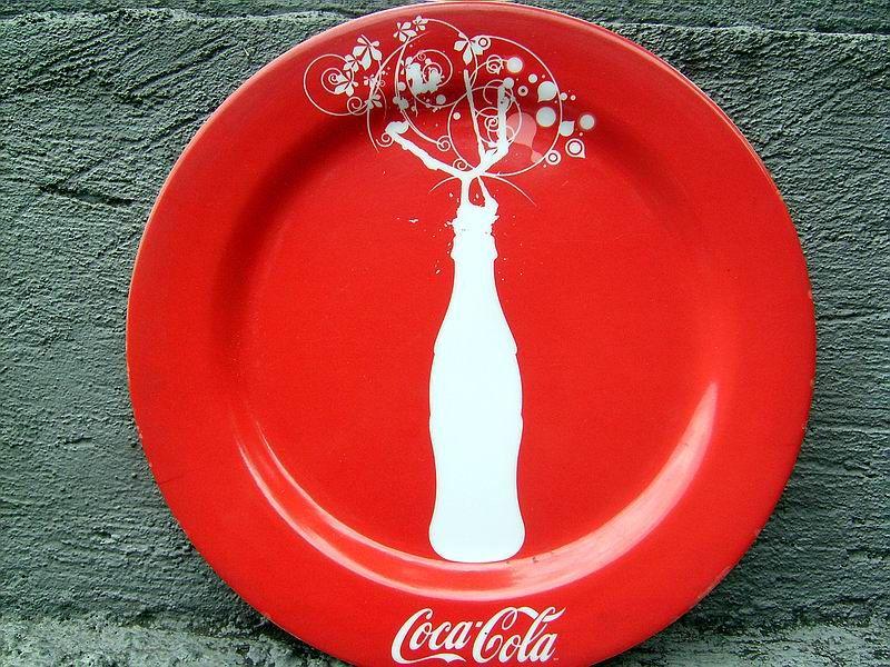 Coca cola Coke plates (Category: Dinnerware & Cutlery) located in Cagayan de Oro. Submitted by niteroi (Listing ID 238500802, Image 2). Description: Limited edition Coca cola coke plastic dinner plate 11 in. diameter (red Coke design) Unused cond. only displayed inside cabinet 11 in. red coke design plate = ₱180 each Meetup/pickup: Cubao/Proj. 4 QC..
