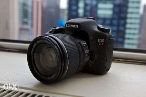 Canon 7D professional DSLR camera with zoom lens, worth ₱130,000 new