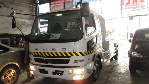 Tanker Truck with 8000L Capacity