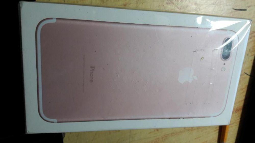 Iphone 7plus 32GB Brand new open line (Category: iPhone 7 Series) located in Manila. Submitted by kathy.ricafort (Listing ID 238521686, Image 3). Description: Iphone 7 plus 32GB Brand new open line Unit was given as a company gift.