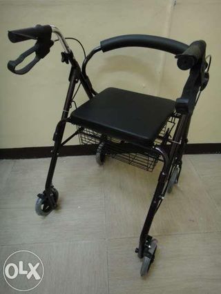 Walker Rollator 4 wheels with seat and basket