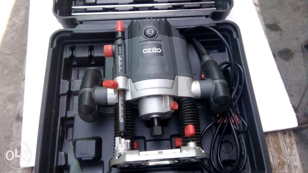 Ozito plunge router ROU7100 1600watts 220V with 1set router bits