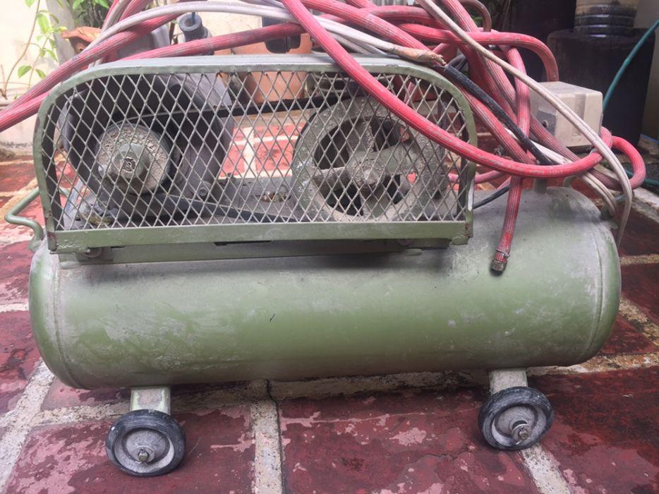 Vespa Air Compressor Onefourth HP, Commercial & Industrial