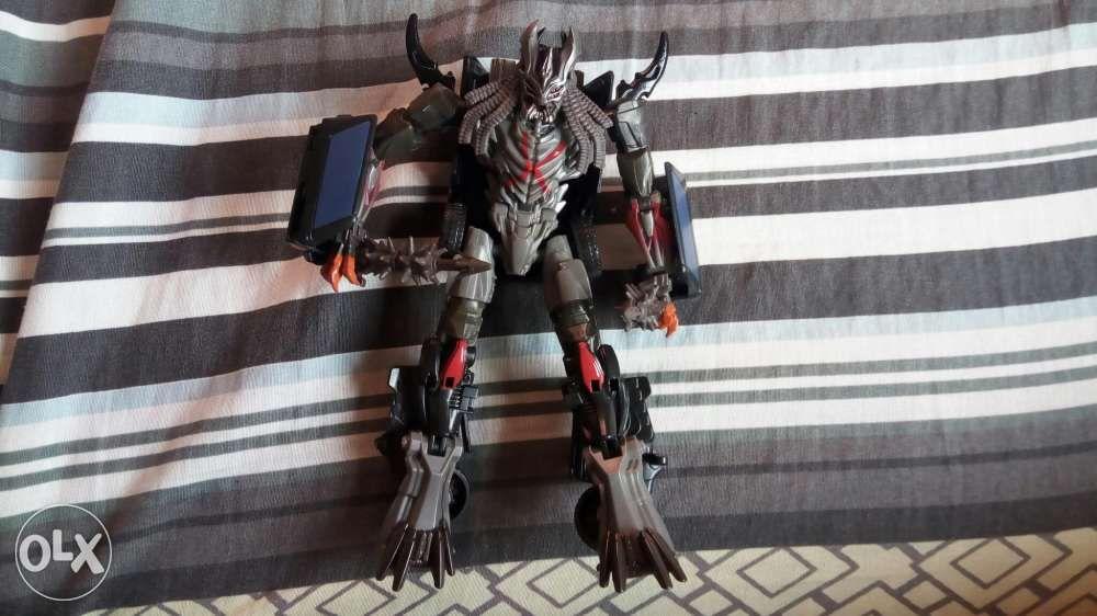 Transformers the last knight toy (Category: Infant Playtime) located in Pasig City. Submitted by mark.mark36 (Listing ID 238544300, Image 2). Description: dragonstorm -3000php nitro-1500 scorn-SOLD hot rod-1500php Steelbane-700php slash-700php berseker-700php Squeeks-700php Drift-700php dinobot slug-700php strafe-700php crosshair-700php nka display lang yan sa kabinet Meet up depende pero pasig area ako Last price posted.
