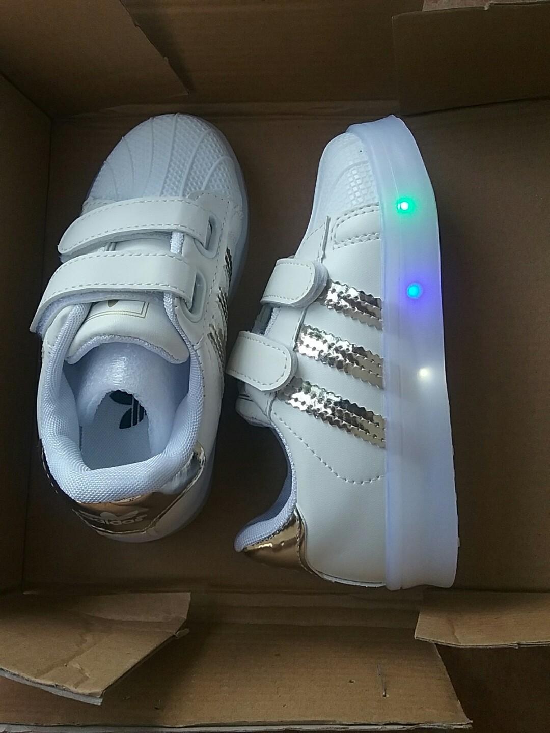 Adidas led chaussure sales
