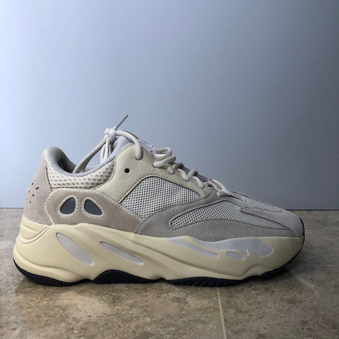 yeezy 700 real