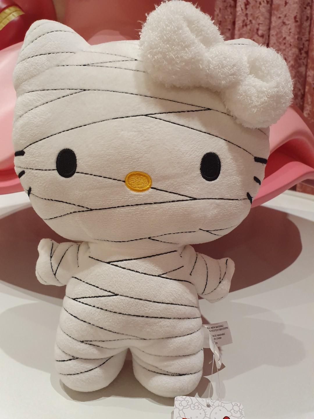 Brand New Mummy Hello Kitty Plush Toys Games Stuffed Toys On Carousell It's hard to tell if pusheen decided to get dressed up as a mummy before or after she unraveled the toilet paper, but she definitely looks super cute now that she's done it! brand new mummy hello kitty plush