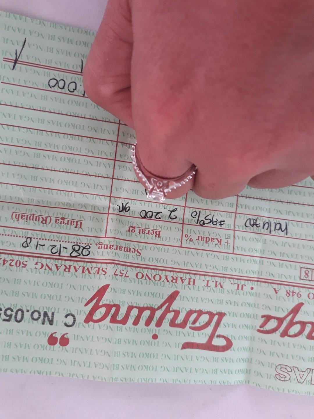 Cincin emas putih kadar 75%