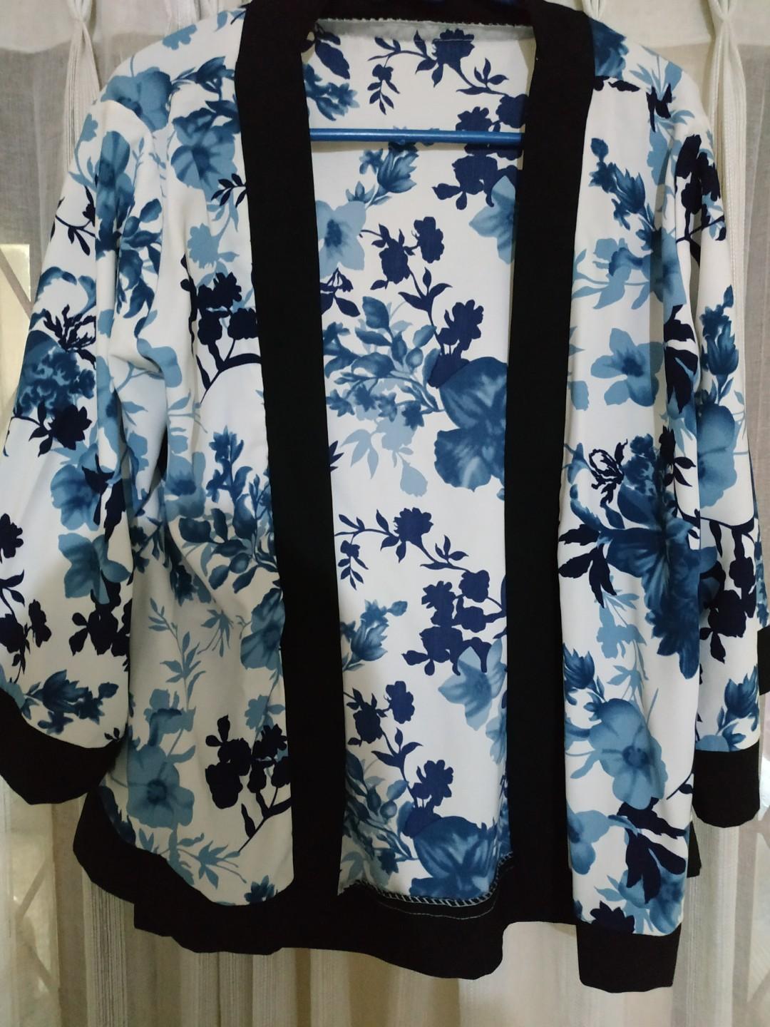 Kimono Outer Motif Bunga Fesyen Wanita Pakaian Wanita Baju Luaran Di Carousell