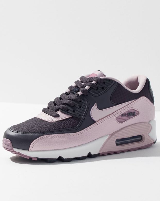 baby pink trainers nike