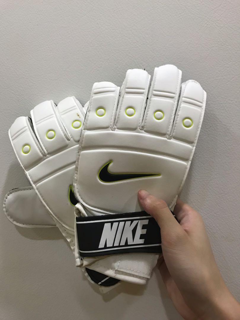 Nike goalkeeper gloves size 6 clearance