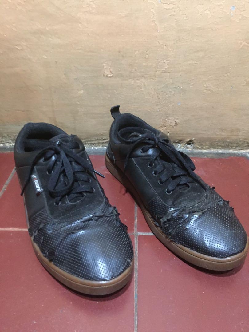 Sepatu Hitam Pria Merk Geoff Max Size 42 Fesyen Pria Sepatu Sneakers Di Carousell