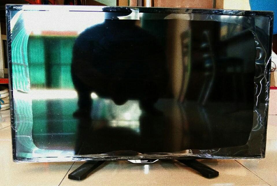 Tv Led Sharp 24 Inch Tipe Le175i Elektronik Tv Perlengkapan Hiburan Di Carousell