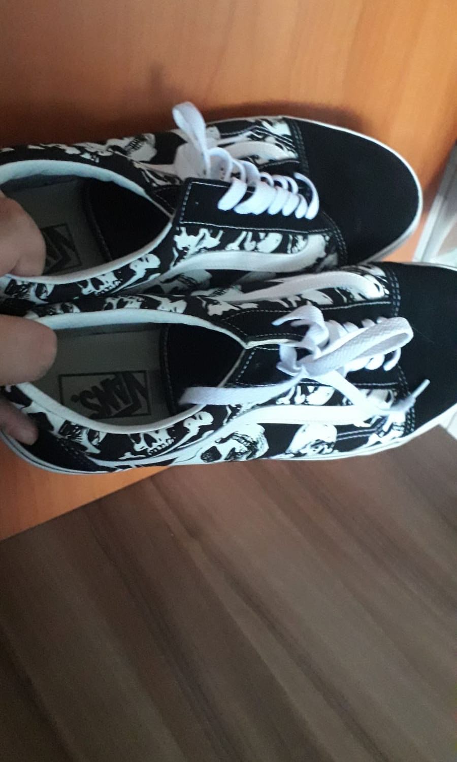 vans skull trainers
