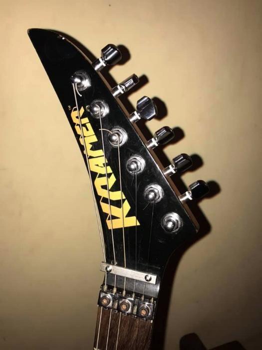 Kramer Reverse Clock Vintage Kramer Reverse Head Japan 90s Era , Hobbies & Toys, Music ...