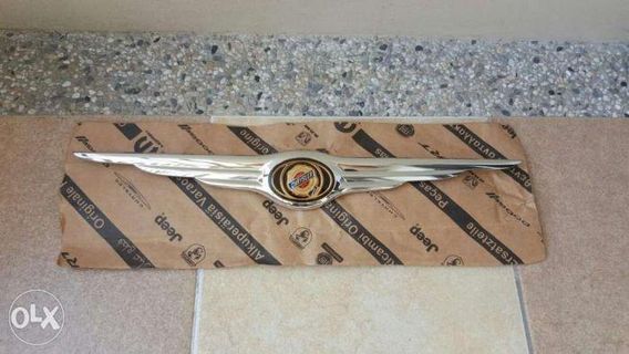 Chrysler 300c Town and Country Trunk Badge Bnew Original Mopar