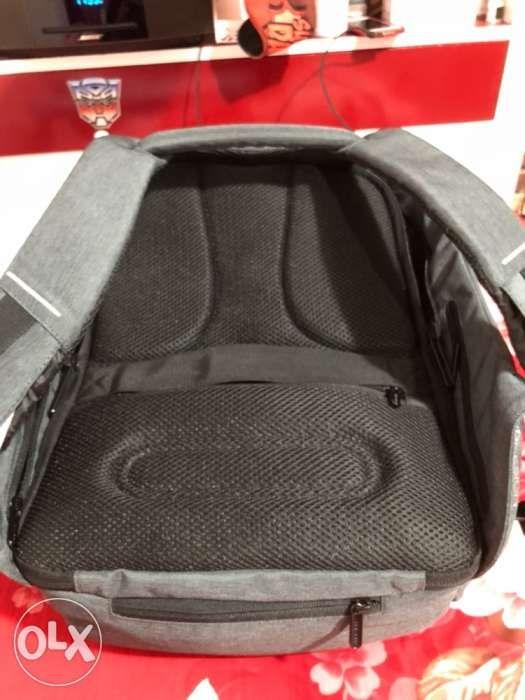 Bobby Compact Antitheft Backpack 20 Diver Blue (Category: Backpacks) located in Manila. Submitted by olxph_162636565 (Listing ID 238565254, Image 3). Description: This listing is hosted on Carousell on behalf of OLX Philippines. 2 weeks Used Hidden zipper closures & pockets Anti-Cut USB charging port Matching Shopping tote Integrated raincover Illuminating safety stripes Water repellent Weight balance Reason of selling Malaki po sa akin.