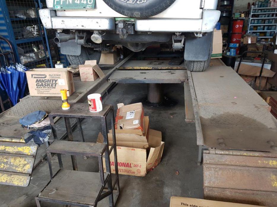 Heavy Duty Single post car lifter for sale, Special Vehicles, Heavy Vehicles on Carousell