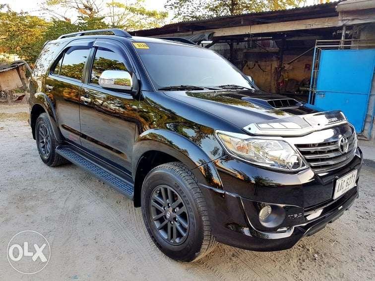 Toyota fortuner black