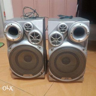 2 jvc speakers