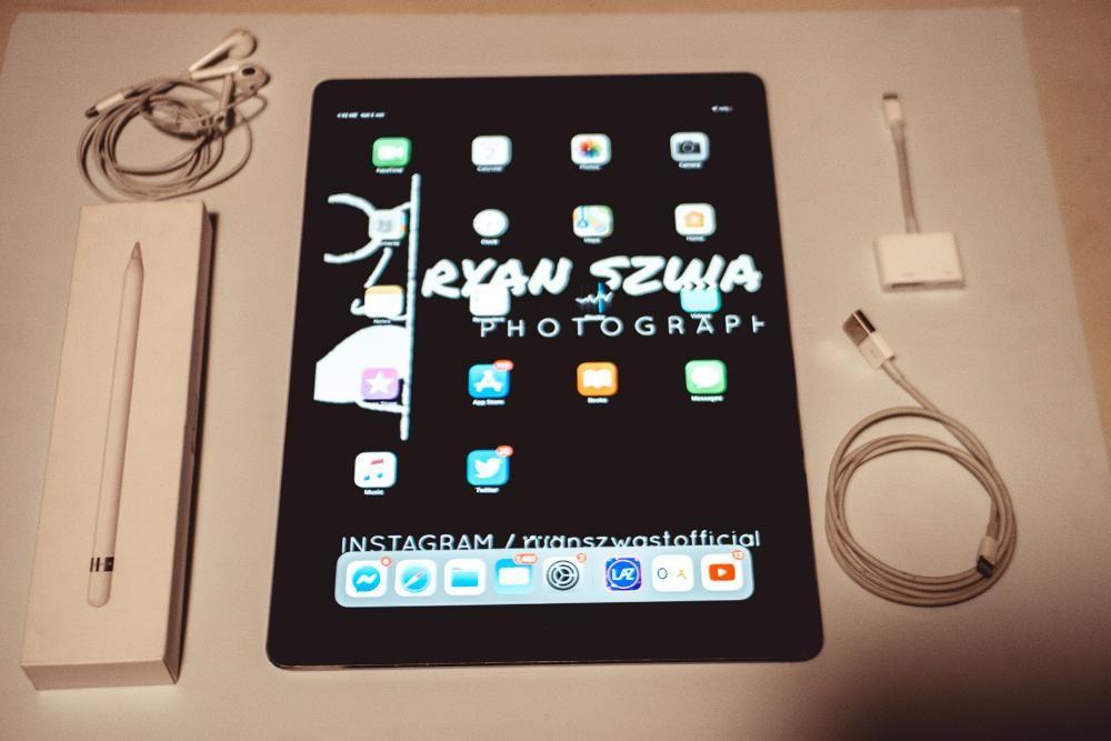 Ipad Pro 12.9 2nd Generation 500GB LTE and Wifi (Category: iPad) located in Cebu City. Submitted by proxximity (Listing ID 238627281, Image 3). Description: Used but not abused, Ipad is in very good condition with marks only caused by the Ipad Casing (not very visible, shown in images) COMES WITH THE FOLLOWING APPLE PENCIL APPLE EARPHONES LIGHTNING TO HDMI APPLE CHARGER (CORD ONLY) NEGOTIABLE.
