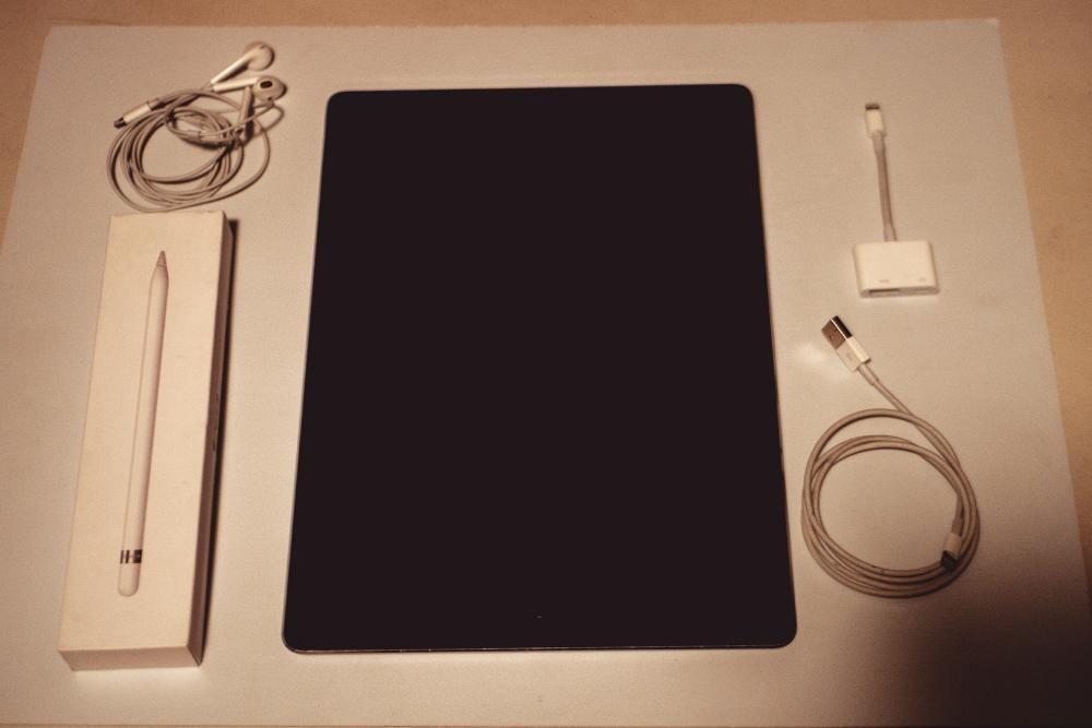 Ipad Pro 12.9 2nd Generation 500GB LTE and Wifi (Category: iPad) located in Cebu City. Submitted by proxximity (Listing ID 238627281, Image 2). Description: Used but not abused, Ipad is in very good condition with marks only caused by the Ipad Casing (not very visible, shown in images) COMES WITH THE FOLLOWING APPLE PENCIL APPLE EARPHONES LIGHTNING TO HDMI APPLE CHARGER (CORD ONLY) NEGOTIABLE.