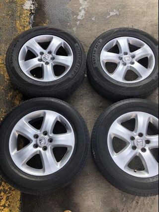 17" CRV Mags used 5Holes pcd 114 with 225 65 R17 Used tires as is