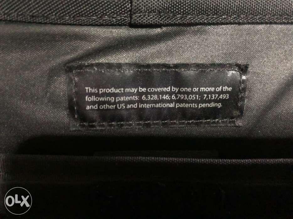 Victorinox Messenger Bag, Men's Fashion, Bags, Briefcases on Carousell